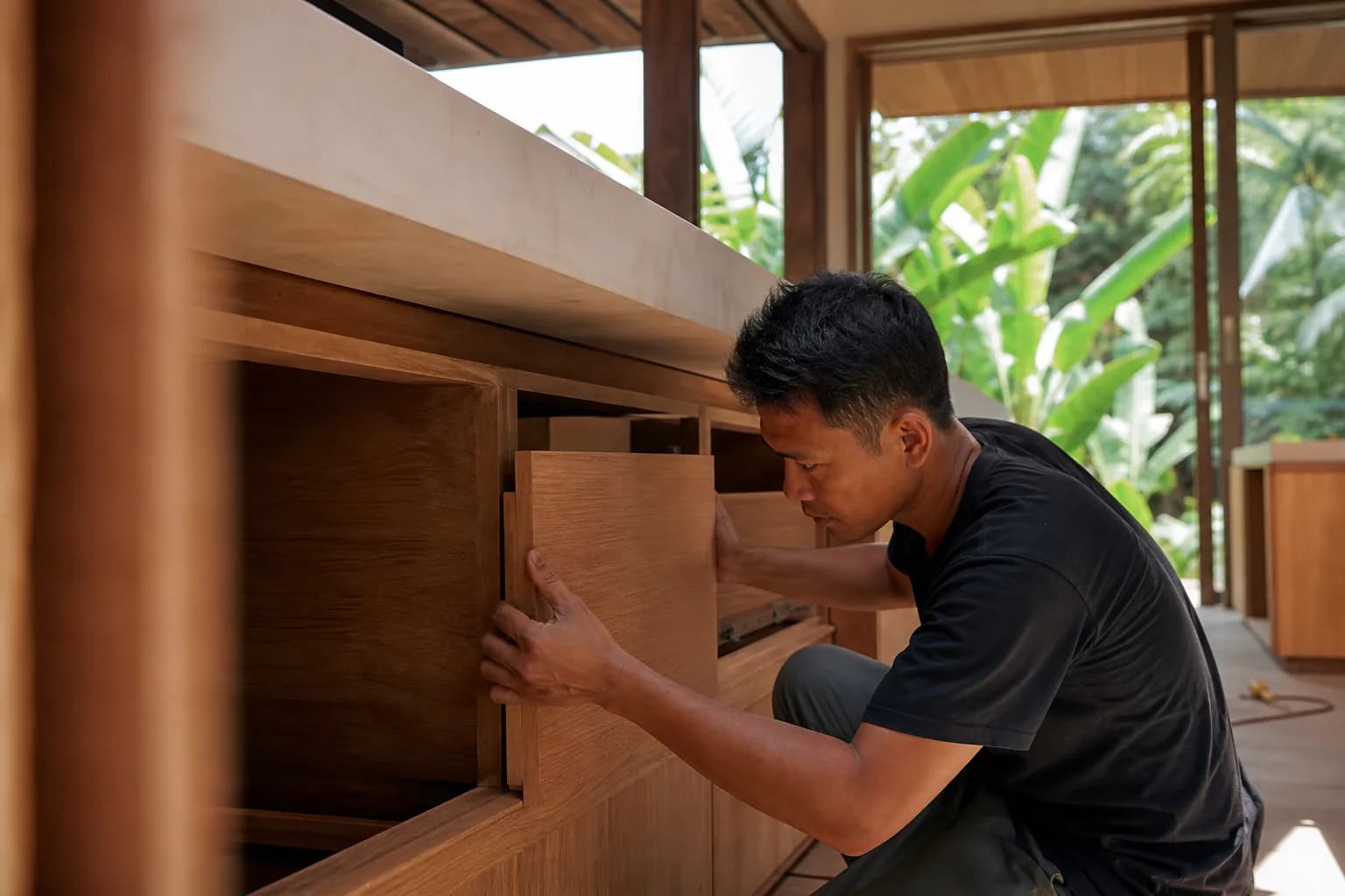 Timber Veneer Cabinet Installation: Edge Banding Fixings Bali