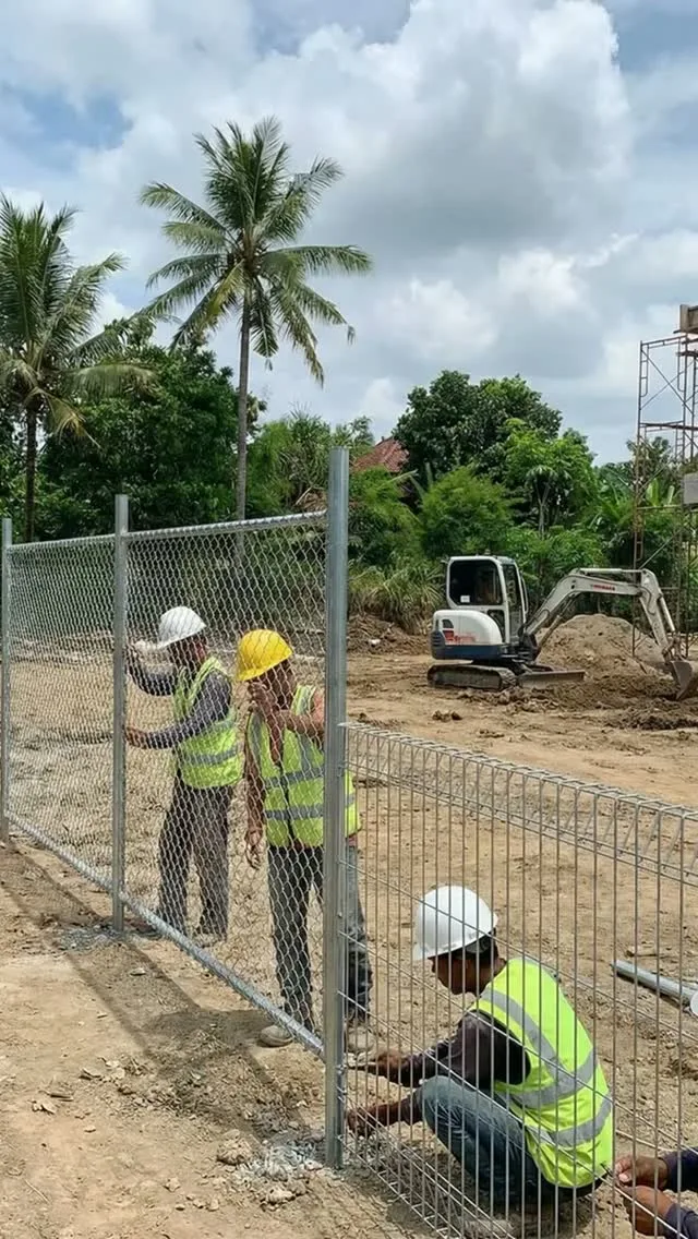 Building in Bali, day by day 🏗️
Real progress from our current villa sites — no renders, just the build.
Costs, timeli