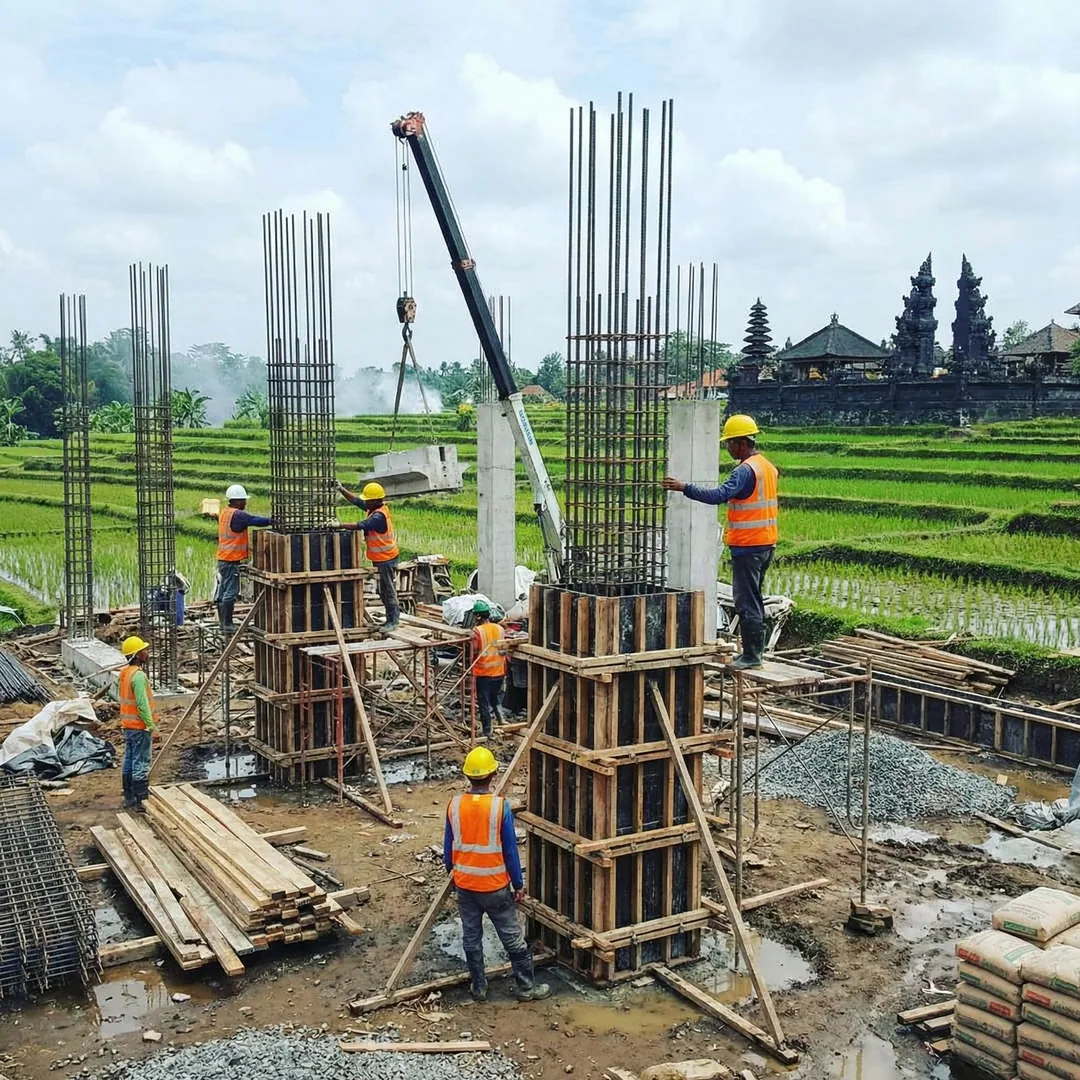 🏗️ COLUMN CONSTRUCTION | Structural Framework

Construction team building reinforced concrete colum